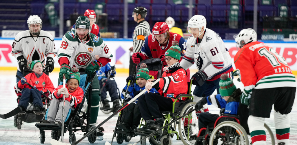 «Хоккей каждому»: игроки КХЛ приняли участие в благотворительном матче